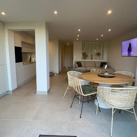 Refait A Neuf Standing Bord De Et Piscine Proche De St Trop Apartment