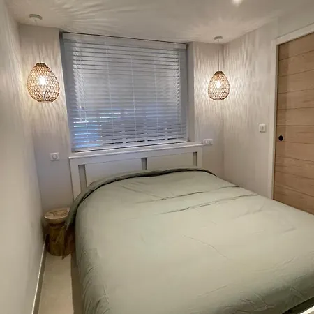 Apartment Refait A Neuf Standing Bord De Et Piscine Proche De St Trop *