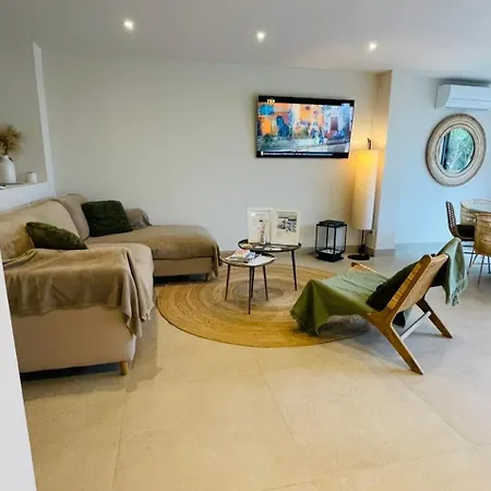 Apartment Refait A Neuf Standing Bord De Et Piscine Proche De St Trop