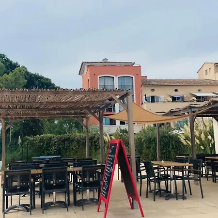 Refait A Neuf Standing Bord De Et Piscine Proche De St Trop