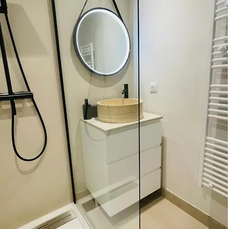 Refait A Neuf Standing Bord De Et Piscine Proche De St Trop Apartment