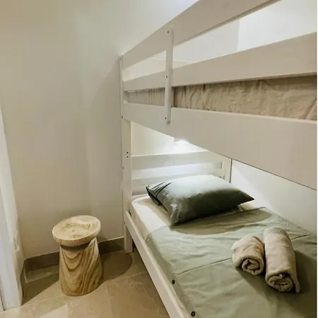 Apartment Refait A Neuf Standing Bord De Et Piscine Proche De St Trop